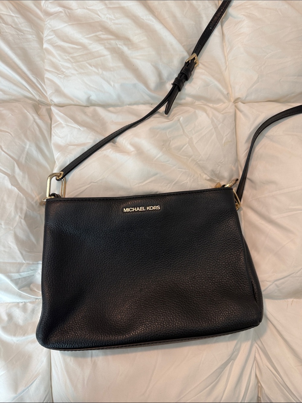 MICHAEL KORS Black Pebbled Leather Crossbody with Gold Hardware